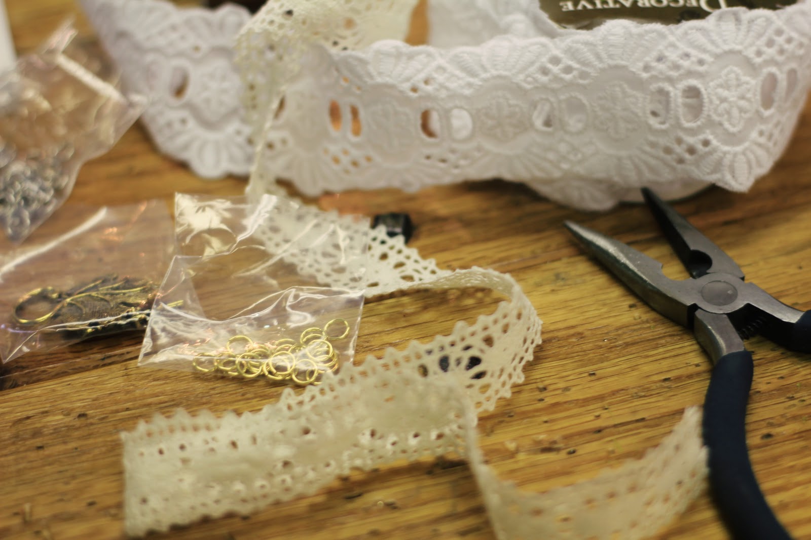 sassafras lovely lace bracelets diy