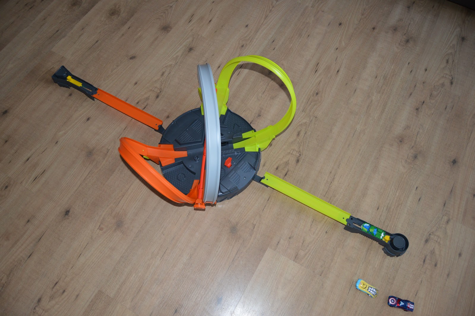 hot wheels rotating track