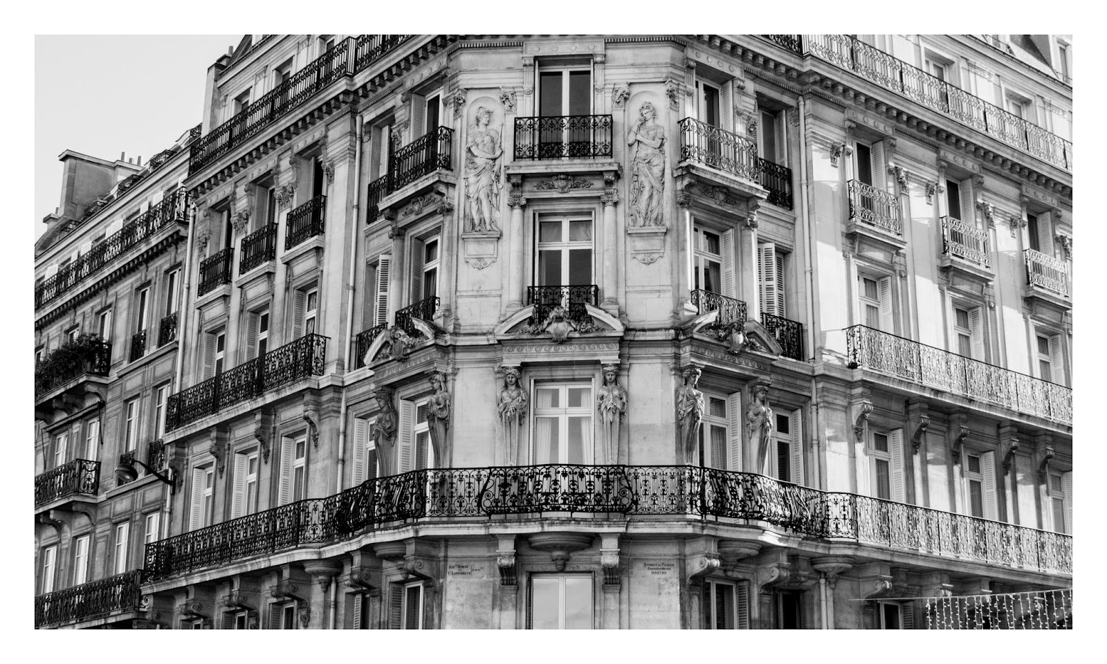 Paris Noir | Paris Street Views - Paris Noir et Blanc | Paris Like You Have Never Seen It Before