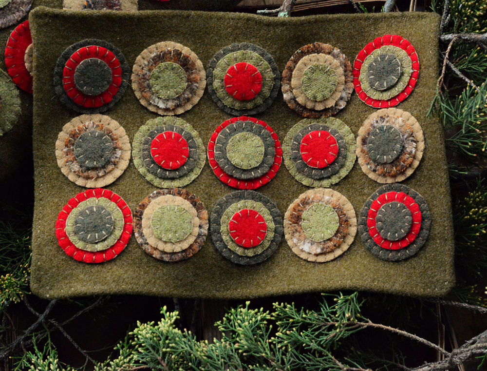 Honeysuckle Lane: Penny Rug Collection - Christmas at Honeysuckle Lane