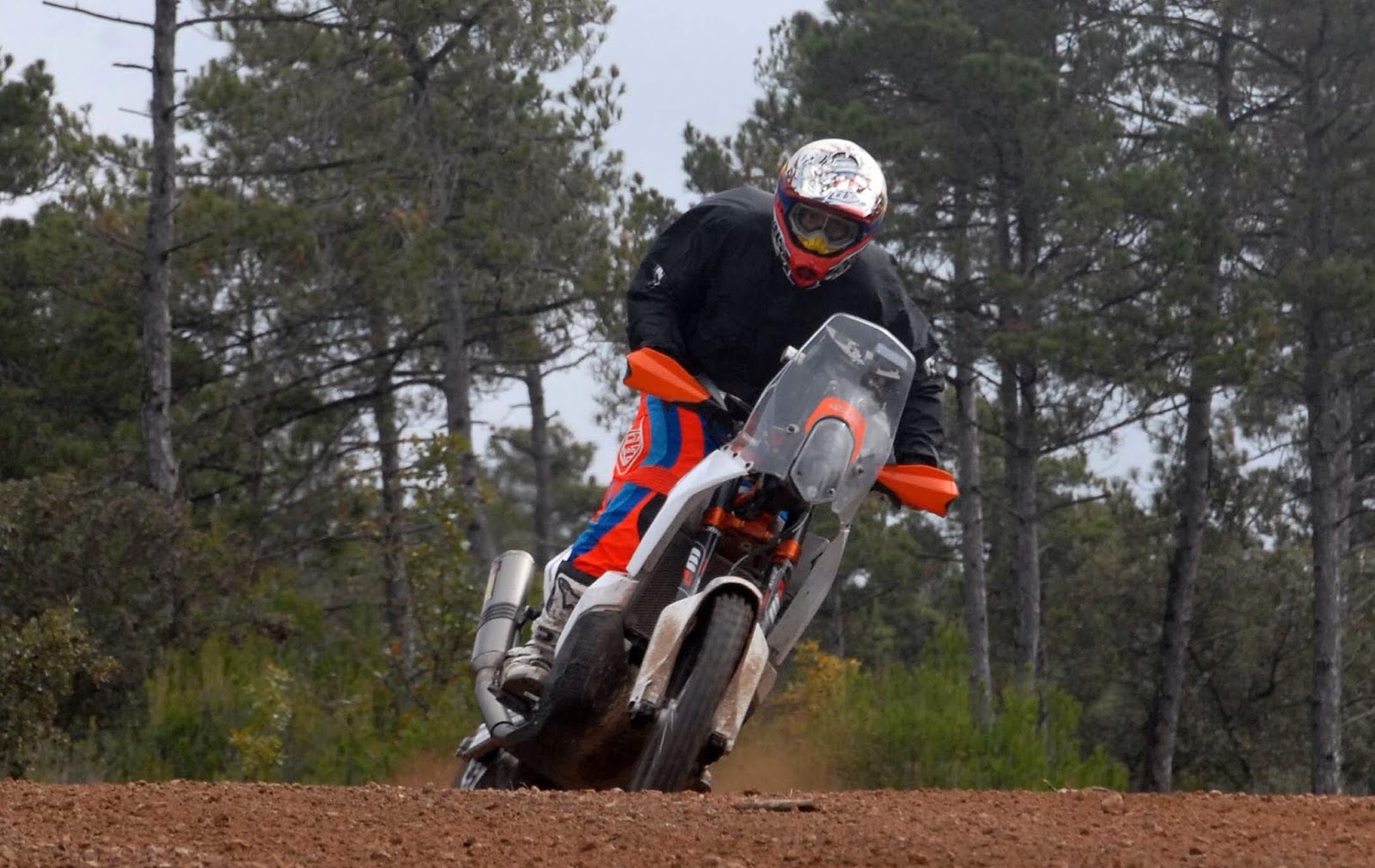 Drive Nicolás Cardona con buen inicio en el Dakar