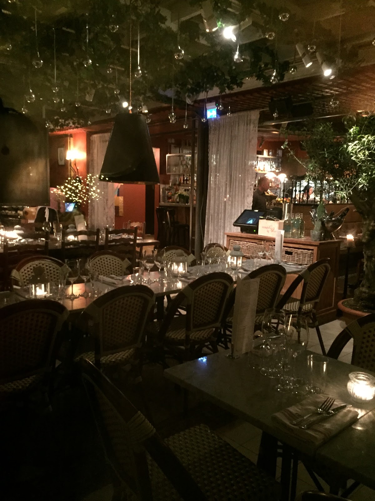 En jordemors liv och lustar Trattorians julbord