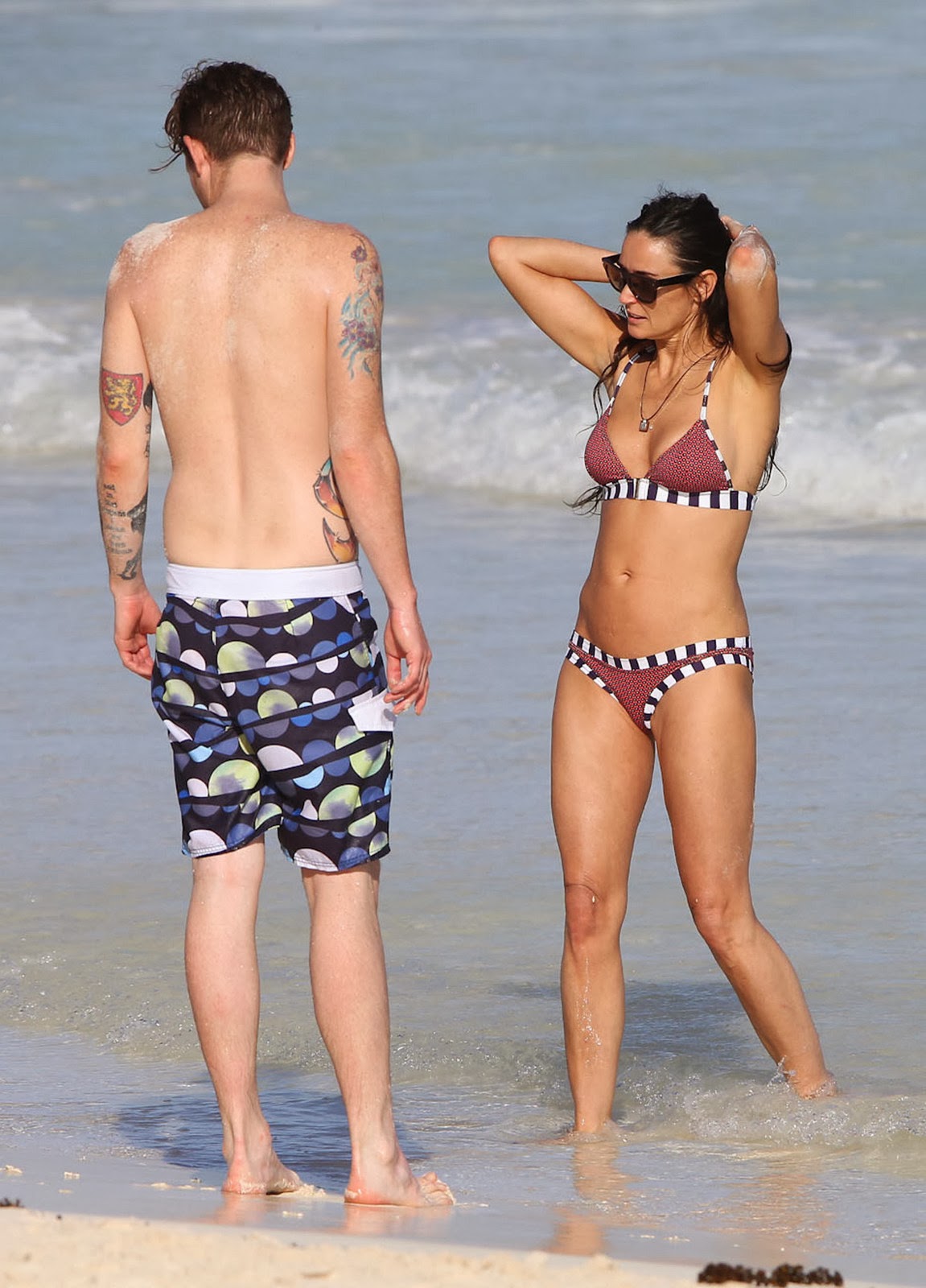 Деми мур на пляже Деми мур на пляже