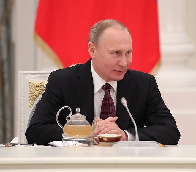 Vladimir-Putin-Drinking-Tea-0.jpg
