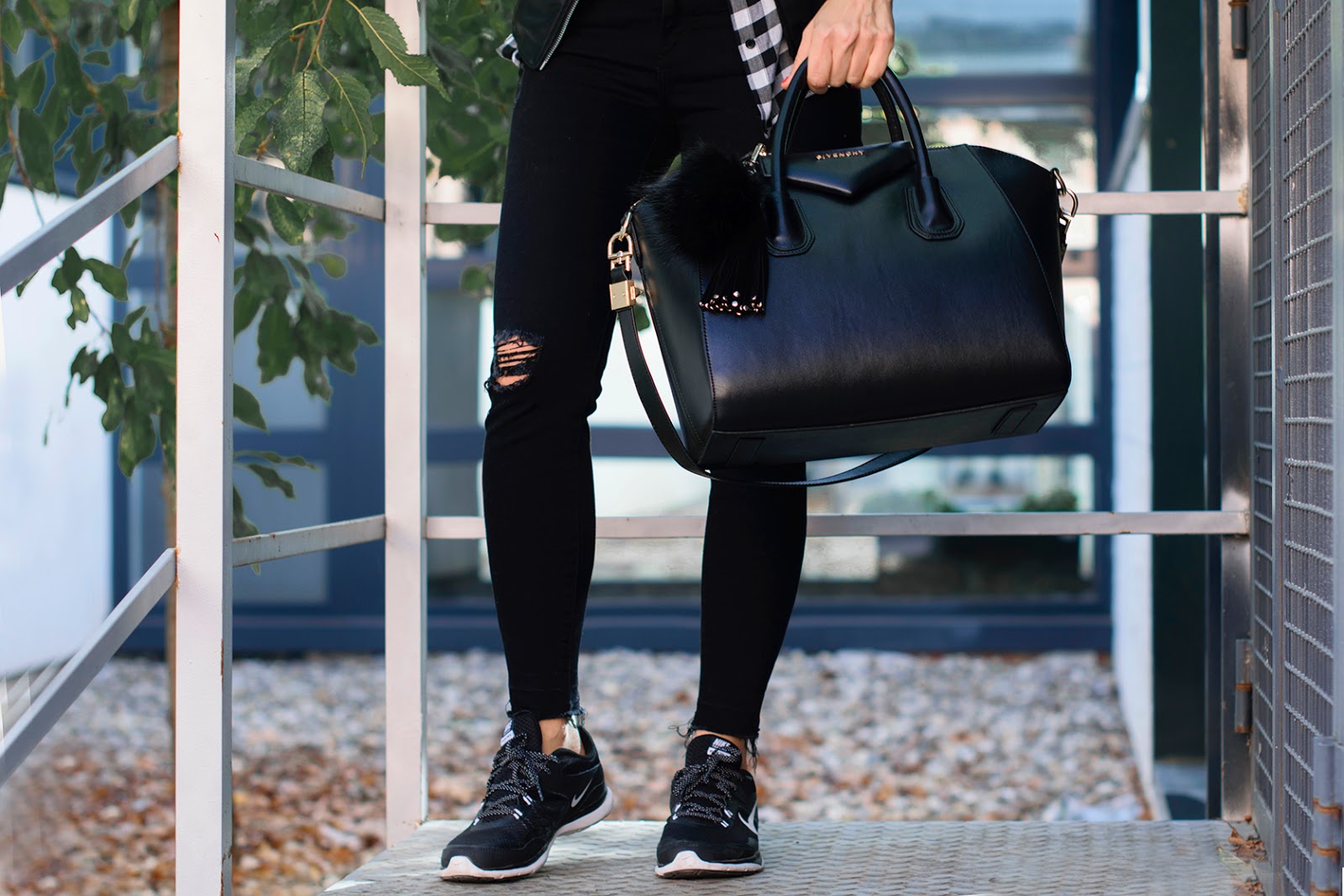 Look sporty-chic con sneakers nike