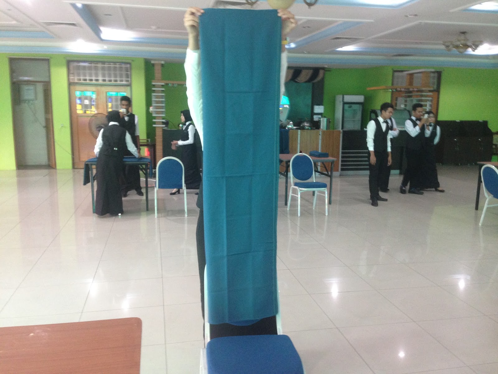 AWESOME FOOD TABLE CLOTHING PROCEDURE