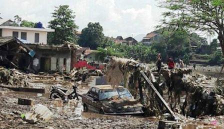 Banjir Bandang Garut: 23 Orang Tewas dan 12 Orang DInyatakan Hilang Banjir Bandang Garut: 23 Orang Tewas dan 12 Orang DInyatakan Hilang