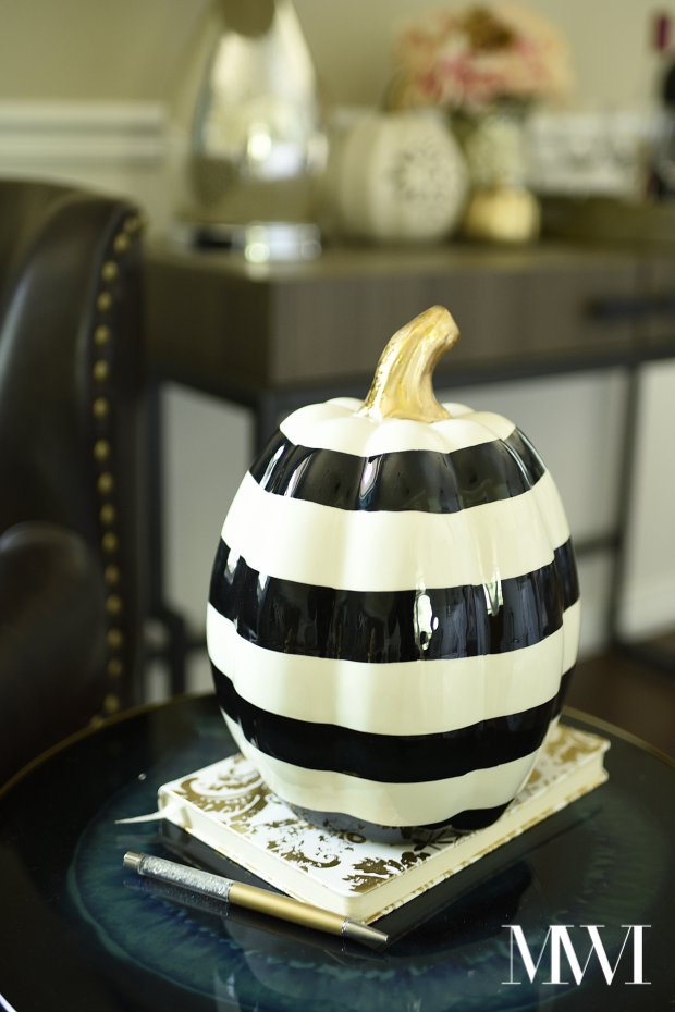 Gold and white are a beautiful color combo for fall decor. Monica from Monica Wants It uses these colors throughout her fall home tour in various ways paired with black and white. Beautiful!