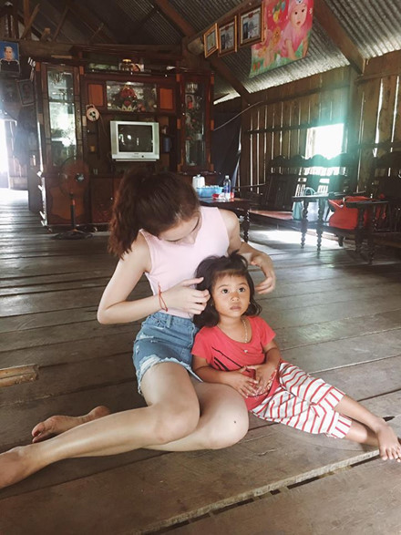 Angela Phuong Trinh bo pho len rung song voi nguoi dan toc - Anh 7