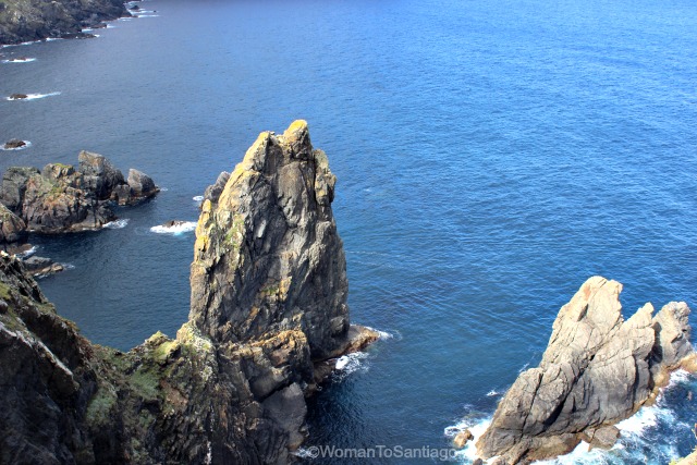 faro-cabo-ortegal-acantilados-camino-del-mar-a-coruna-womantosantiago