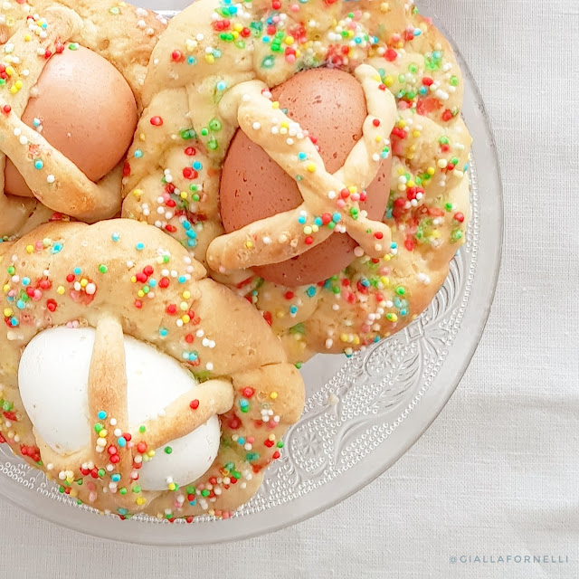 Gialla tra i fornelli Cuddura cu l'ova per una dolce Pasqua siciliana Gialla tra i fornelli Cuddura cu l'ova per una dolce Pasqua siciliana