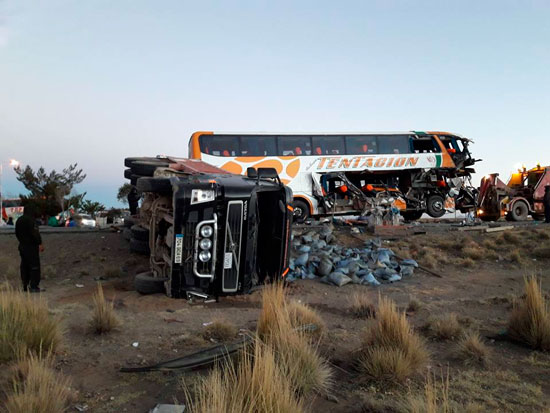 Bus que iba de Villazón a Cochabamba sufre accidente a la altura de Machacamarca