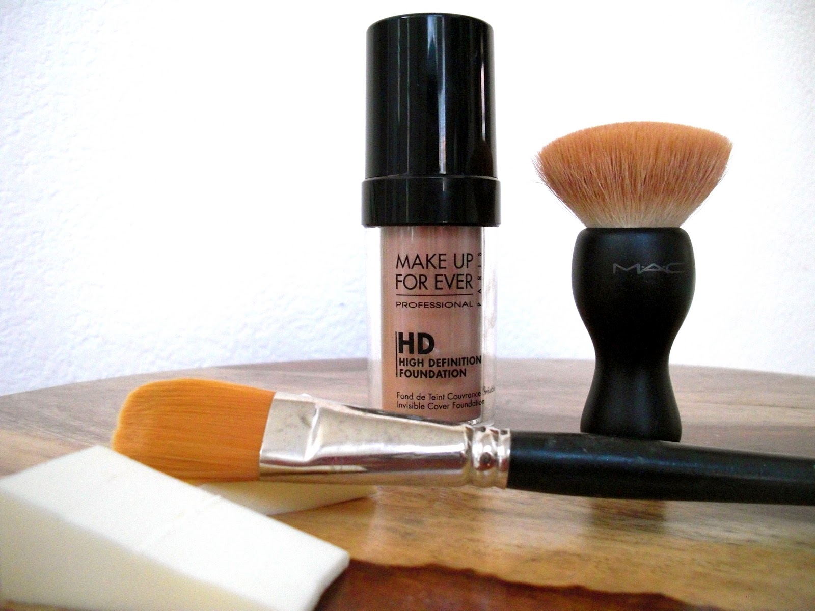 Mary On The Rocks Foundation Fingers, Sponge or Brush?