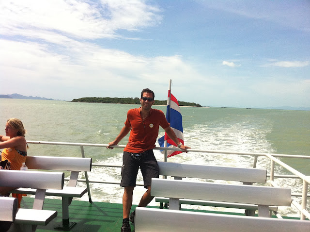 Antonio disfrutando de la salida de la isla Antonio disfrutando de la salida de la isla
