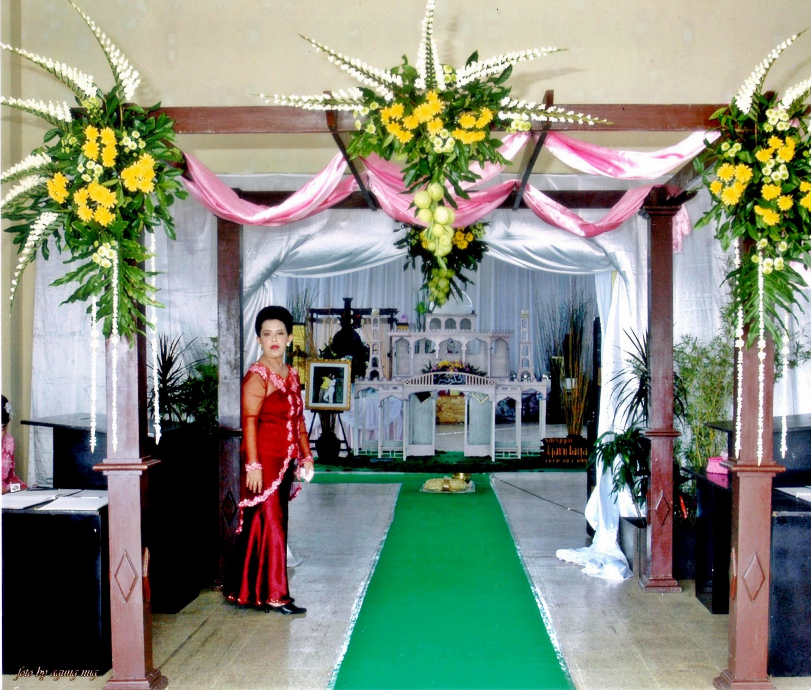 Sanggar Handayani: Dekorasi Pergola dan Pintu Masuk.