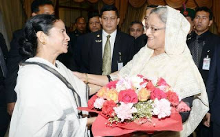 হাসিনার নৈশভোজে আমন্ত্রণ পেলেন মমতা