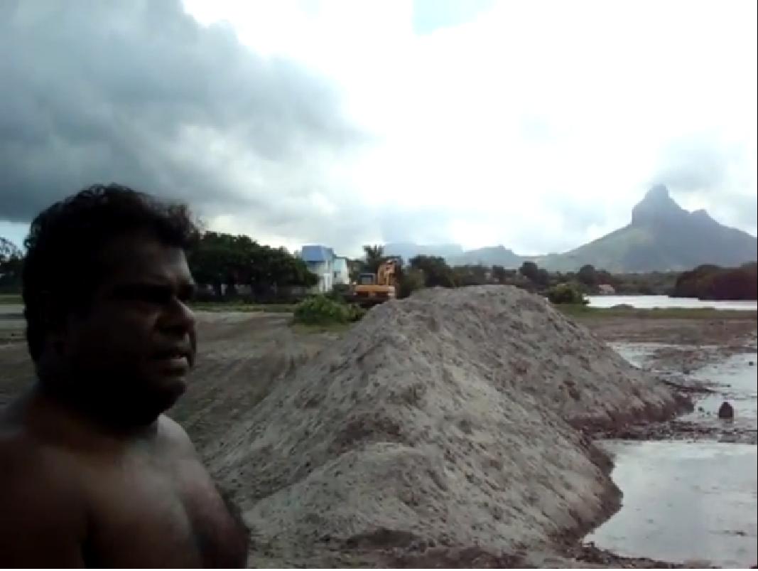 Maurice, derrière la carte postale Destruction de la plage de Tamarin
