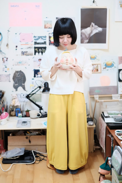 KIDISLAND兒童島插畫家Yukito穿著許許兒有機棉上衣和有機棉寬褲