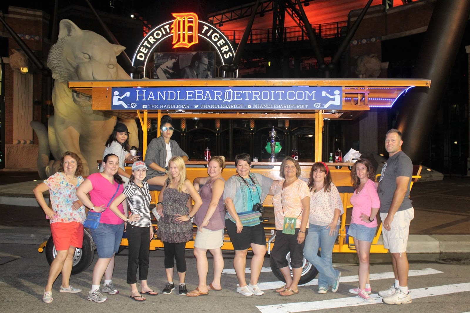 Review HandleBar Detroit, Detroit's 16person bar on wheels