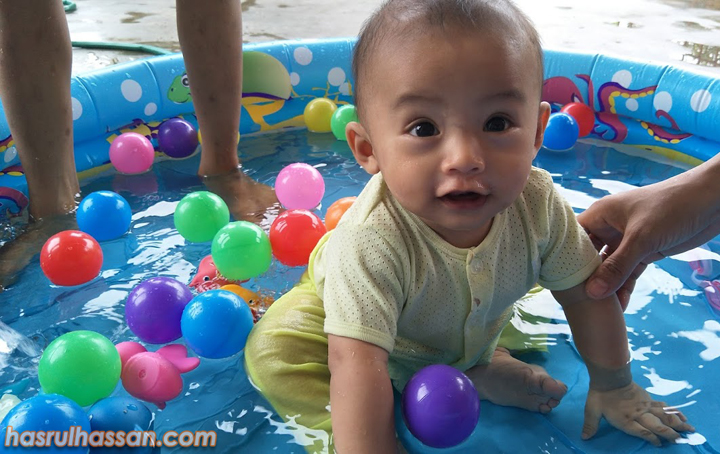 Cara Ajar Bayi Kecil Berenang