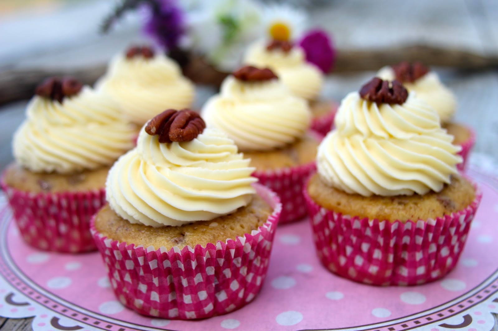 Paulas Frauchen: Pekannuss‑Cupcakes mit Ahornsirup und Rum