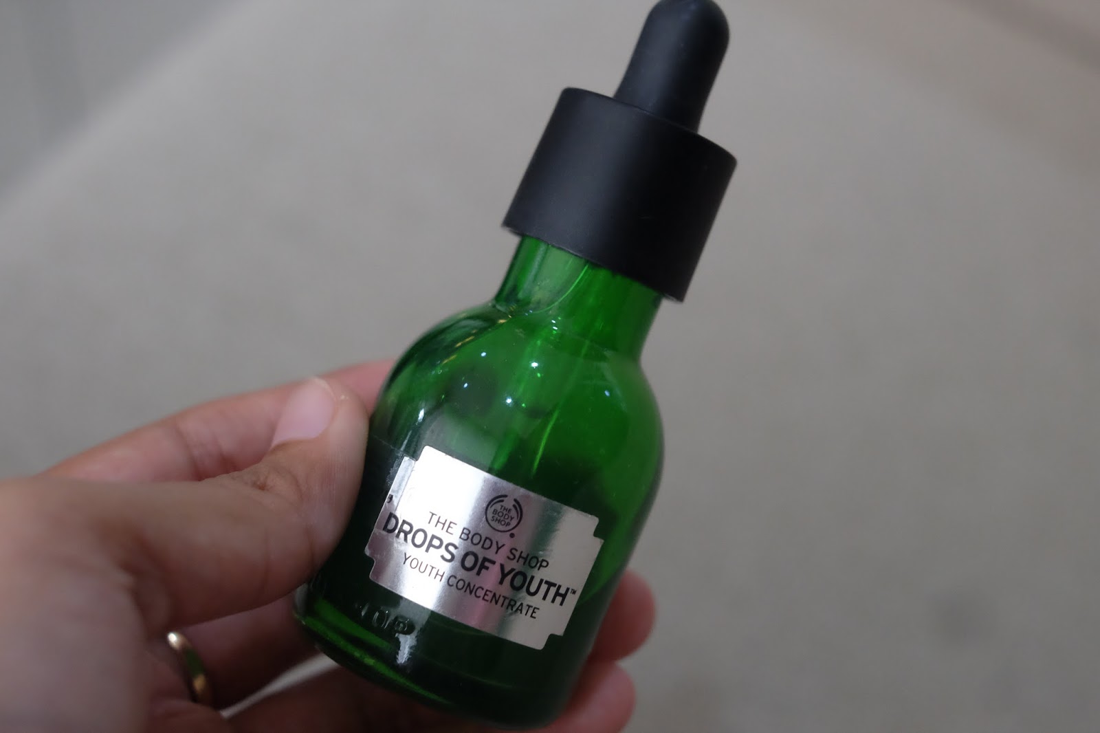 The Body Shop Drop of Youth Concentrate Serum trimiyati yuliana