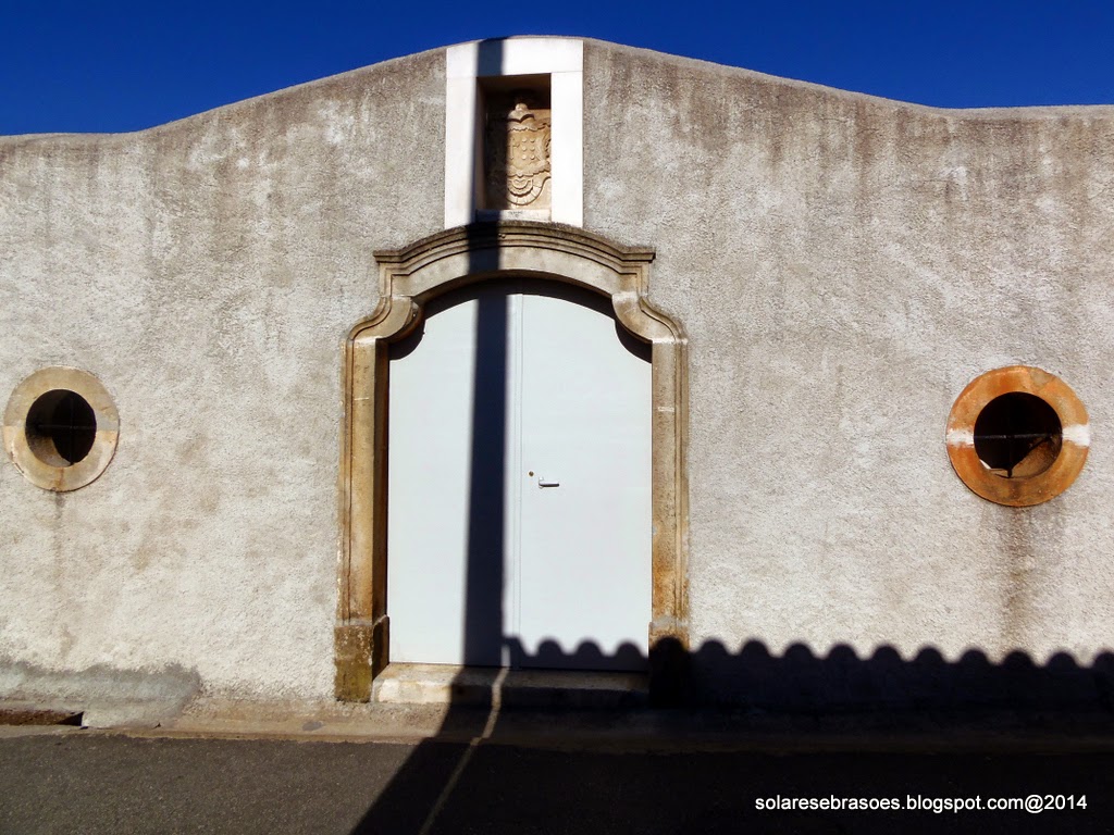 Solares e Brasões Muro de propriedade em Paredes Oliveira do Mondego