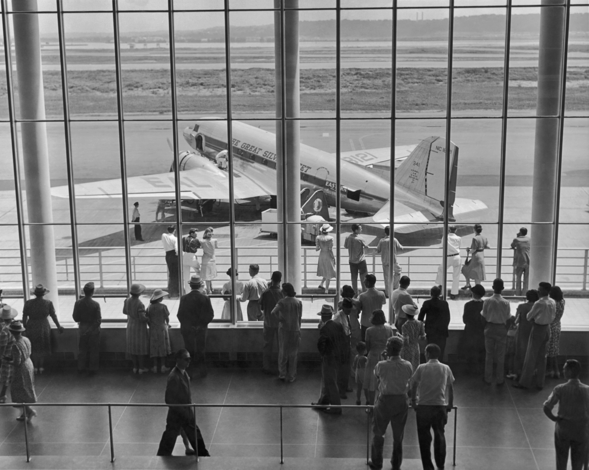 commercial air travel in the 1930s