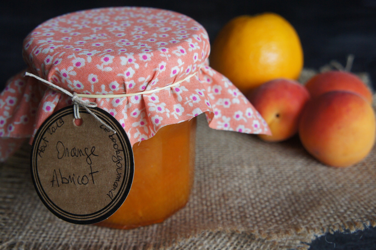 Confiture aux abricots et aux oranges