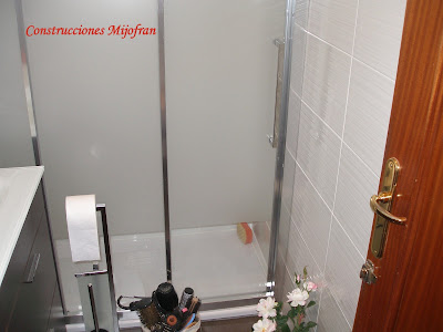 CONSTRUCCIONES MIJOFRAN S.L.: REFORMA DE UN CUARTO DE BAÑO. SUSTITUCIÓN