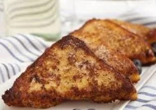 transfer-the-french-toast-on-pepper-towel