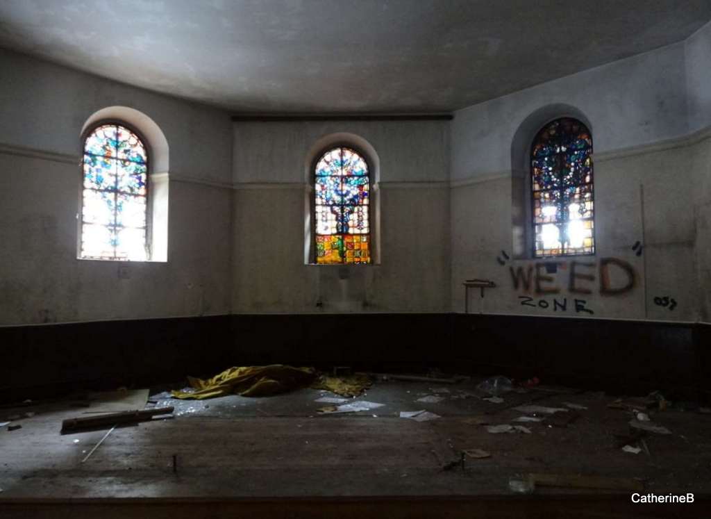 Que des traces de pas La clinique (hôpital) du diable