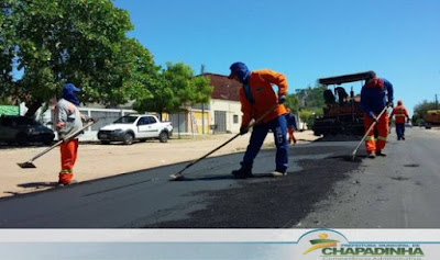 Prefeitura de Chapadinha realiza operação tapa buracos na Avenida Ataliba Vieira de Almeida