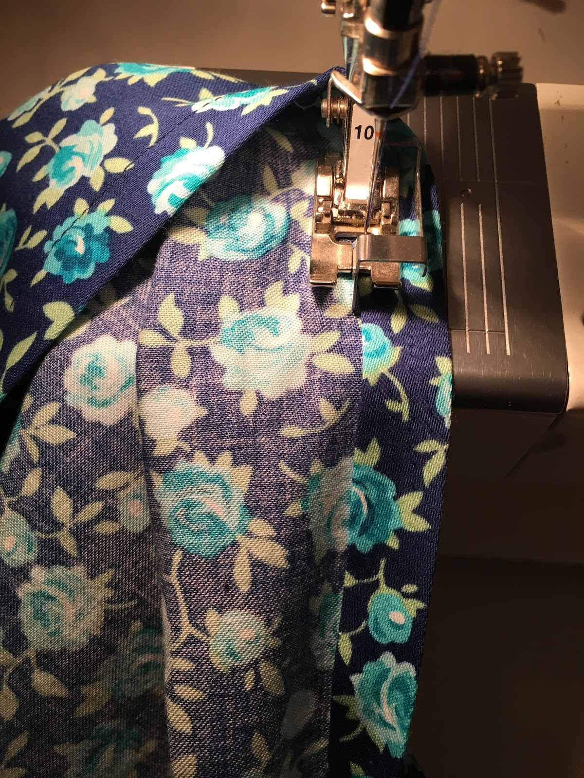 A Well Dressed Sewing Machine - Cover Tutorial