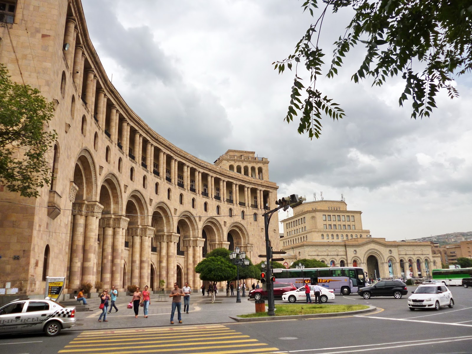 Как назывался ереван. Площадь Республики Ереван старый город. Arami Ереван. Армения Ереван достопримечательности. Ереван старый город достопримечательности.