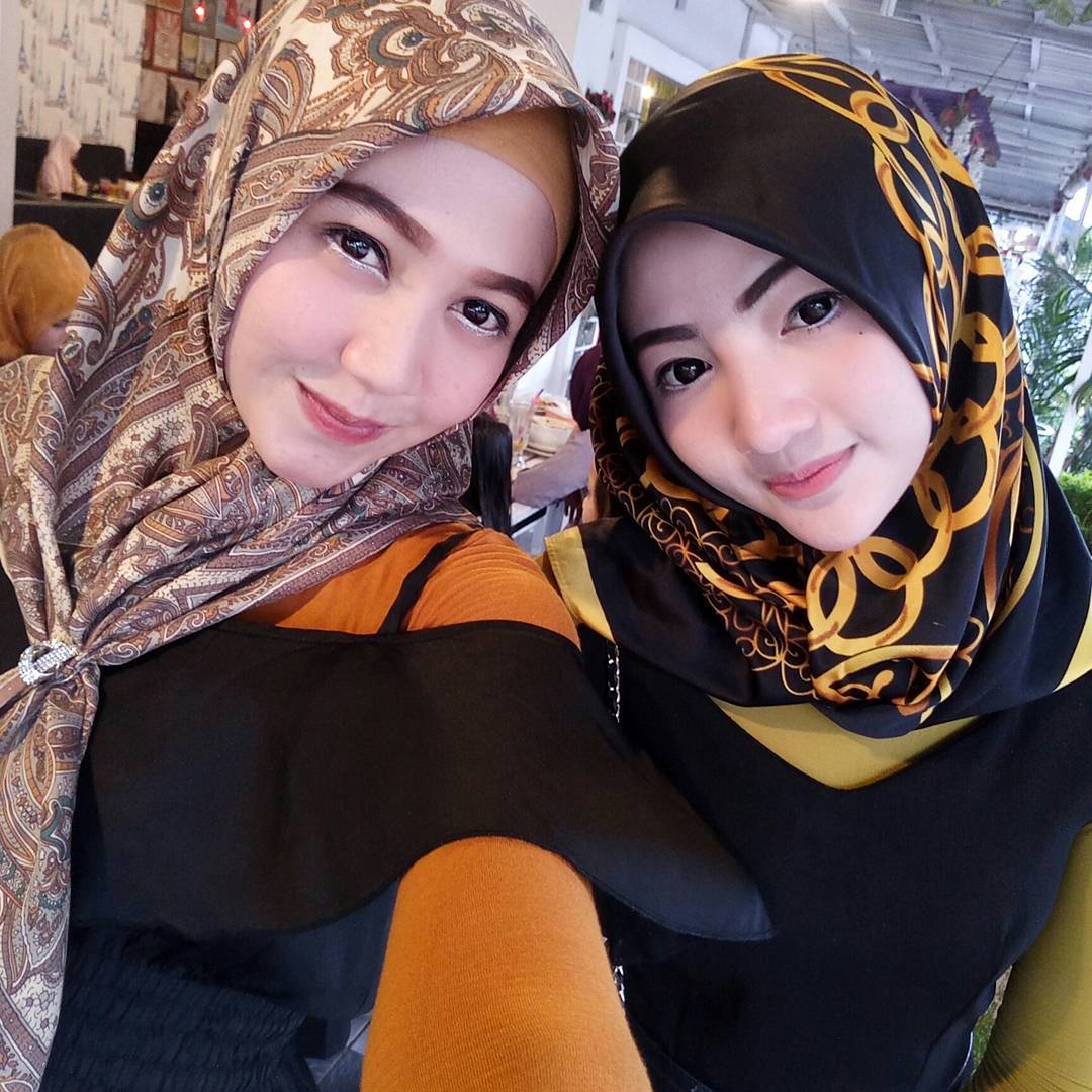 Cewek Cewek Jilbab Manis Manja - CantikaMagz