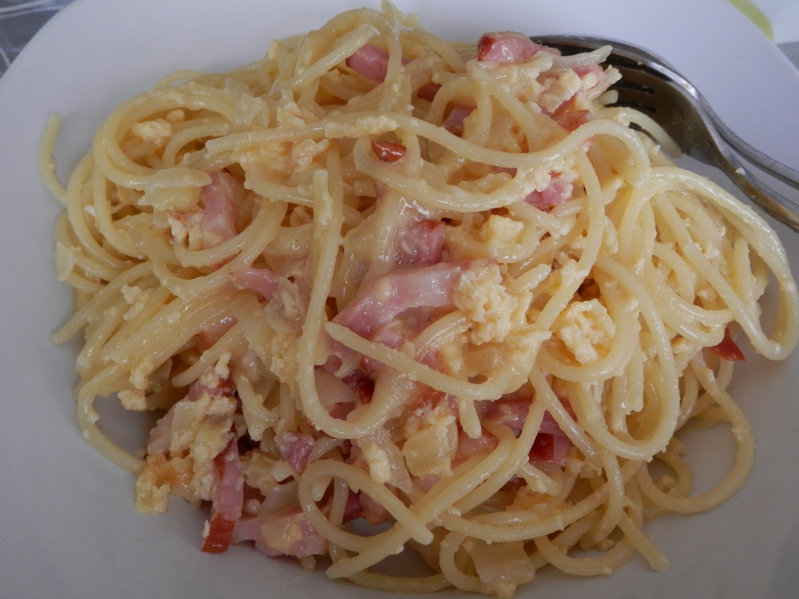 Espaguetis carbonara con huevo, otra manera de hacerlos.