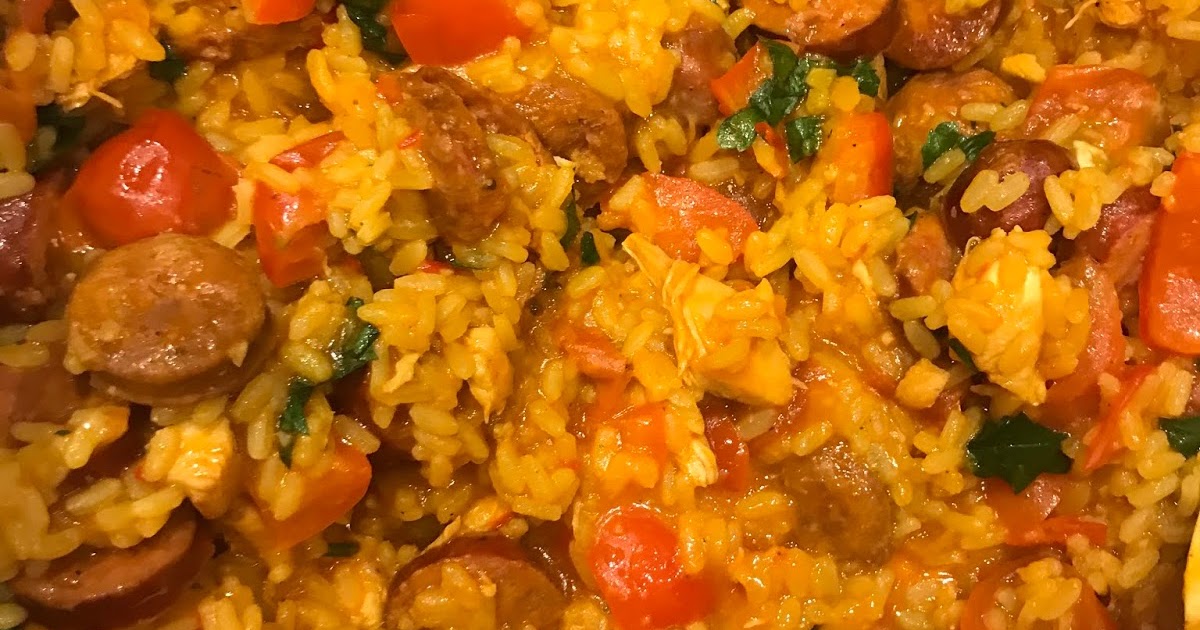 Tinas matlagning Paella med kyckling och Chorizo