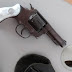 Polícias fazem ação e prendem homem por porte ilegal de arma no Distrito de Santa Gertrudes, em Patos