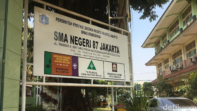 Pembelaan Guru SMA 87 Nelty atas Tudingan Doktrin Anti-Jokowi Pembelaan Guru SMA 87 Nelty atas Tudingan Doktrin Anti-Jokowi