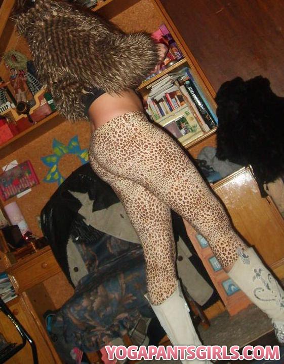 twitter girls in yoga pants. Girl in Cheetah Yoga Pants