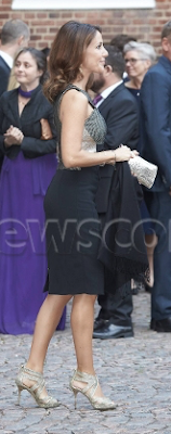 Robe Antonio Berardi / sandales Jimmy Choo