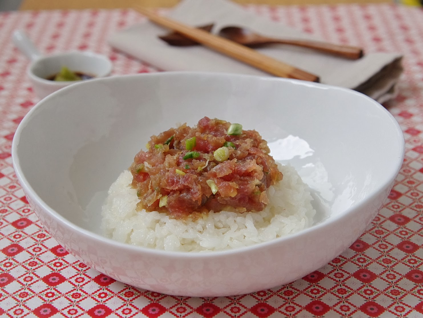 We Love to Cook: Japanisches Thunfischtatar auf Sushi-Reis We Love to Cook: Japanisches Thunfischtatar auf Sushi-Reis