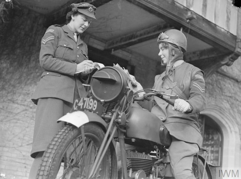 Fascinating Photos of Britain's Female Dispatch Riders During World War