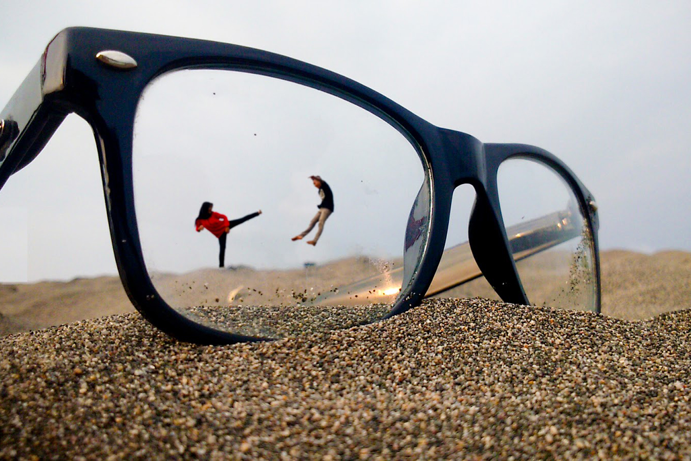 Tendangan maut teknik membuat foto keren dengan melayang Foto keren dan melayang dengan tendanga maut wanita hijab cewek jilbab di pantai