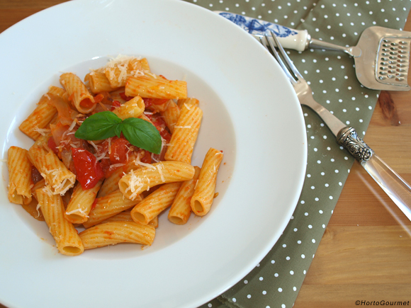 Receta Tortiglioni con tomate nueces y cebolla HortoGourmet 