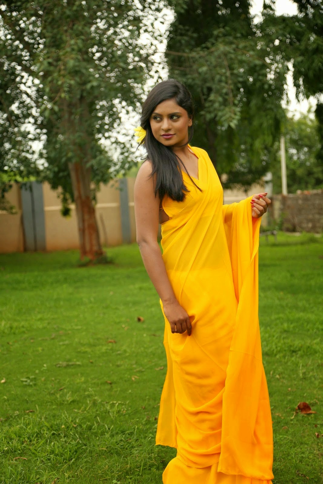 Actress Stills: Deepika Das Yellow Saree Stills