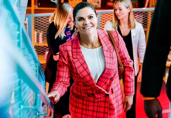 Victoria wore By Malina flora coral checker blazer and celia pants, Sophie by Sophie gold earrings, Ralph Lauren boots. Little Liffner bag