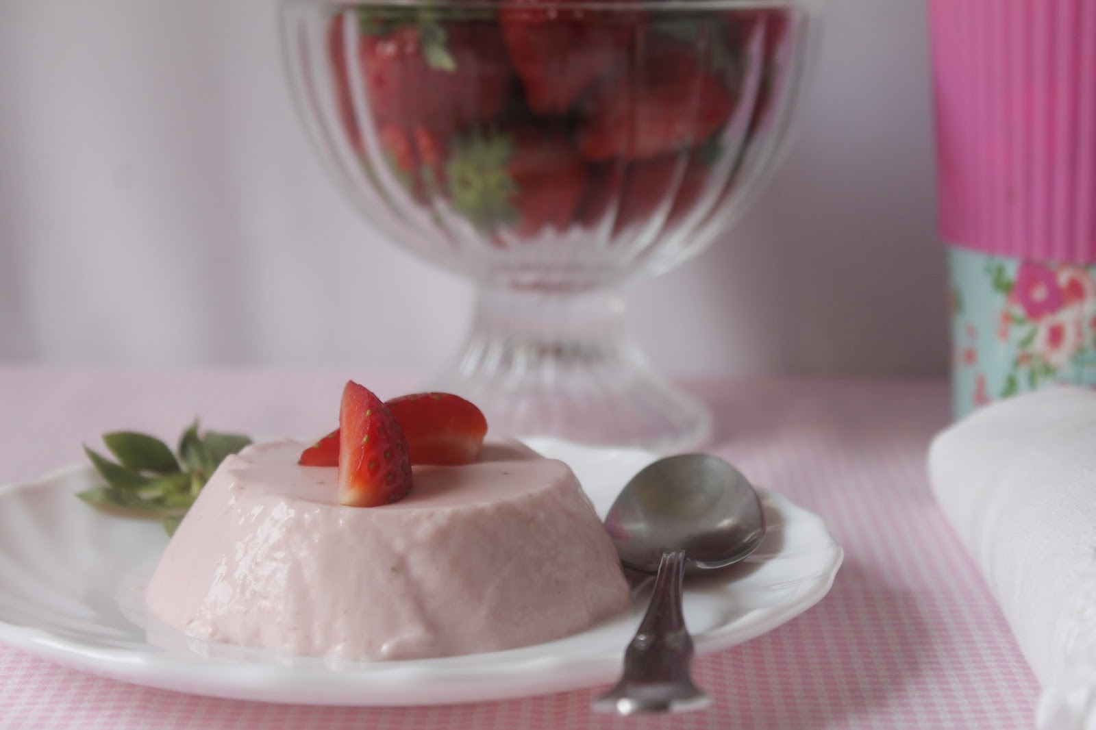 Panna cotta de fresa Con sabor a huerto