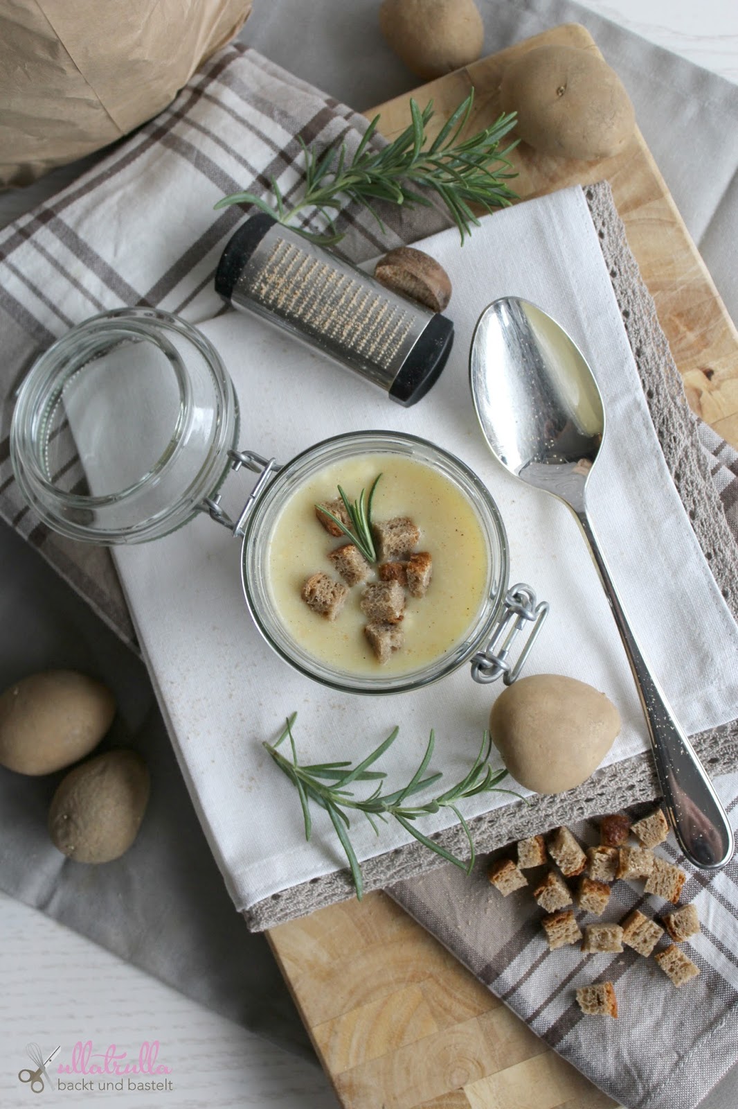 ullatrulla backt und bastelt: Kartoffelsuppe mit Lauch und Croutons